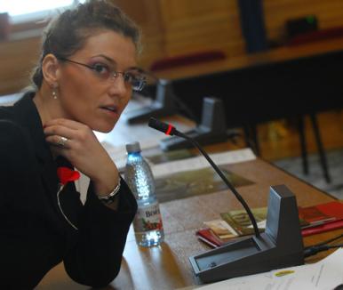 Deputatul Alina Gorghiu îşi lansează la Oradea prima carte românească pe tema medierii comerciale